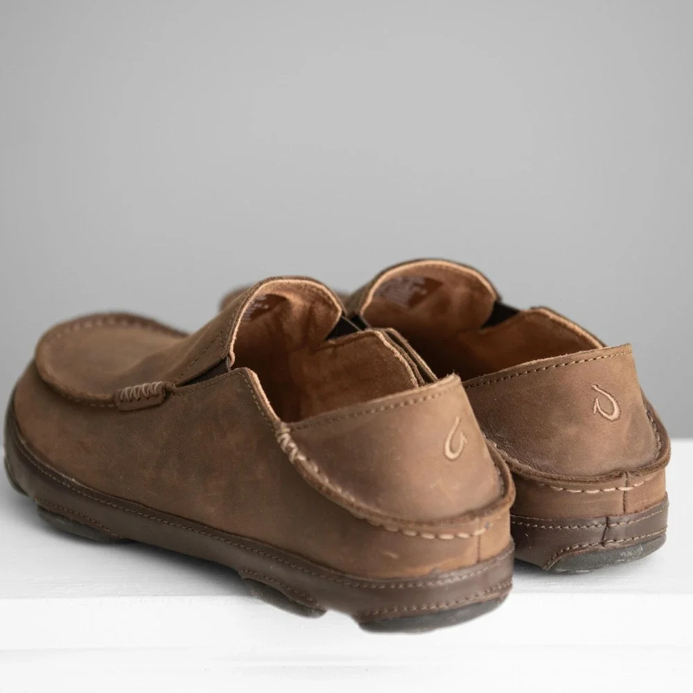 OluKai Moloa Mens Brown Leather Slip On Shoes Sz 8 Beachy Island Moccasin Slide